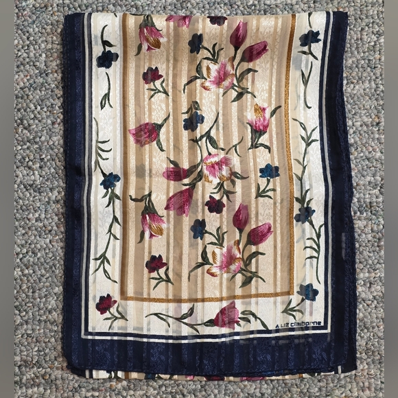 Liz Claiborne Tulip Jacquard Oblong Scarf - Picture 3 of 6